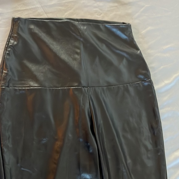 Faux leather leggings - Picture 2 of 6